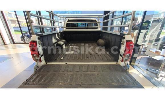 Tenga Tsaru Toyota Hilux Chena Mota in Beitbridge in Matabeleland South Tenga Tsaru Toyota Hilux Chena Mota in Beitbridge in Matabeleland South