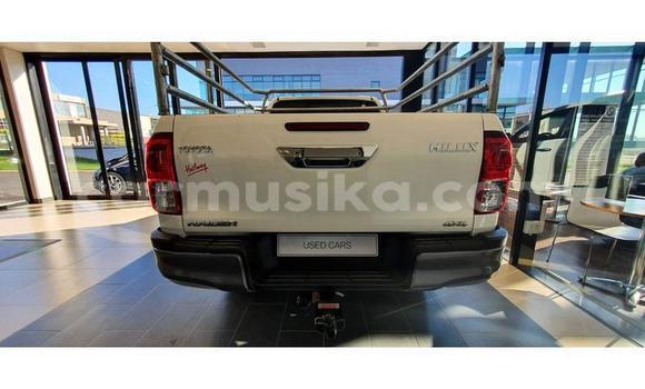 Tenga Tsaru Toyota Hilux Chena Mota in Beitbridge in Matabeleland South Tenga Tsaru Toyota Hilux Chena Mota in Beitbridge in Matabeleland South