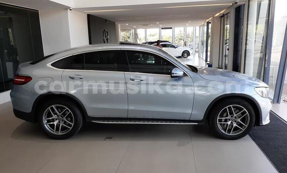 Nunua Ilio tumika Mercedes‒Benz C–Class Kijani Gari ndani ya Beitbridge nchini Matabeleland Kusini Nunua Ilio tumika Mercedes‒Benz C–Class Kijani Gari ndani ya Beitbridge nchini Matabeleland Kusini