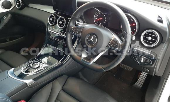 Nunua Ilio tumika Mercedes‒Benz C–Class Kijani Gari ndani ya Beitbridge nchini Matabeleland Kusini Nunua Ilio tumika Mercedes‒Benz C–Class Kijani Gari ndani ya Beitbridge nchini Matabeleland Kusini