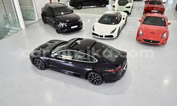 Nunua Ilio tumika Porsche Cayman Nyeusi Gari ndani ya Beitbridge nchini Matabeleland Kusini