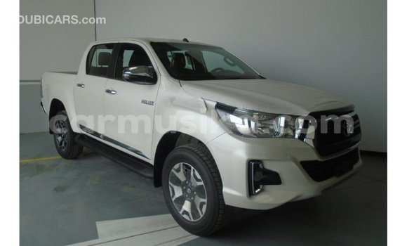 Tenga Imported Toyota Hilux Chena Mota in Import - Dubai in Harare Tenga Imported Toyota Hilux Chena Mota in Import - Dubai in Harare