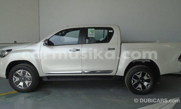 Tenga Imported Toyota Hilux Chena Mota in Import - Dubai in Harare Tenga Imported Toyota Hilux Chena Mota in Import - Dubai in Harare