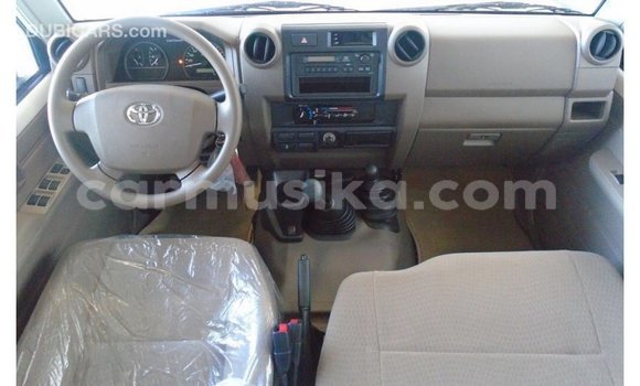 Tenga Imported Toyota Land Cruiser Chena Mota in Import - Dubai in Harare Tenga Imported Toyota Land Cruiser Chena Mota in Import - Dubai in Harare