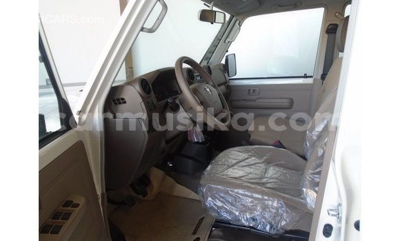 Tenga Imported Toyota Land Cruiser Chena Mota in Import - Dubai in Harare Tenga Imported Toyota Land Cruiser Chena Mota in Import - Dubai in Harare