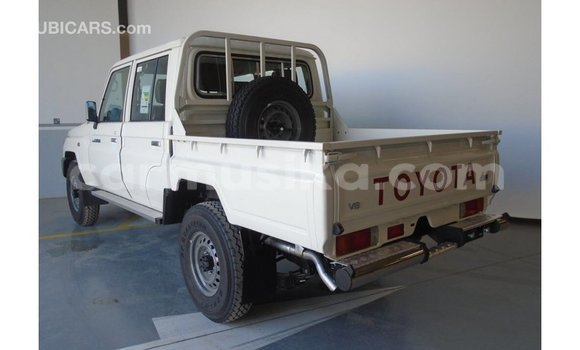Tenga Imported Toyota Land Cruiser Chena Mota in Import - Dubai in Harare Tenga Imported Toyota Land Cruiser Chena Mota in Import - Dubai in Harare