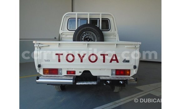 Tenga Imported Toyota Land Cruiser Chena Mota in Import - Dubai in Harare Tenga Imported Toyota Land Cruiser Chena Mota in Import - Dubai in Harare