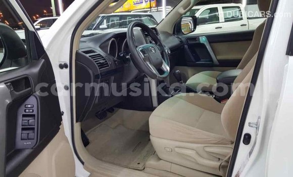 Nunua Imported Toyota Prado Nyeupe Gari ndani ya Import - Dubai nchini Harare Nunua Imported Toyota Prado Nyeupe Gari ndani ya Import - Dubai nchini Harare