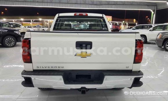 Nunua Imported Chevrolet Silverado Nyeupe Gari ndani ya Import - Dubai nchini Harare Nunua Imported Chevrolet Silverado Nyeupe Gari ndani ya Import - Dubai nchini Harare