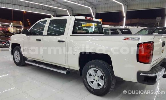 Nunua Imported Chevrolet Silverado Nyeupe Gari ndani ya Import - Dubai nchini Harare Nunua Imported Chevrolet Silverado Nyeupe Gari ndani ya Import - Dubai nchini Harare