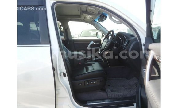 Buy Import Toyota Land Cruiser White Car in Import - Dubai in Harare Buy Import Toyota Land Cruiser White Car in Import - Dubai in Harare