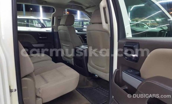 Nunua Imported Chevrolet Silverado Nyeupe Gari ndani ya Import - Dubai nchini Harare Nunua Imported Chevrolet Silverado Nyeupe Gari ndani ya Import - Dubai nchini Harare