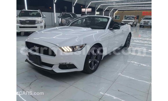Nunua Imported Ford Mustang Nyeupe Gari ndani ya Import - Dubai nchini Harare Nunua Imported Ford Mustang Nyeupe Gari ndani ya Import - Dubai nchini Harare