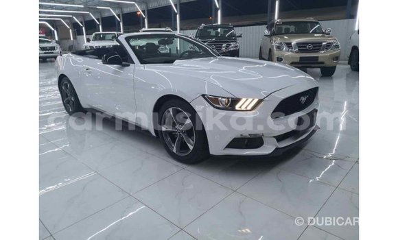 Nunua Imported Ford Mustang Nyeupe Gari ndani ya Import - Dubai nchini Harare Nunua Imported Ford Mustang Nyeupe Gari ndani ya Import - Dubai nchini Harare
