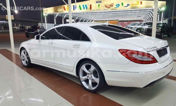 Nunua Imported Mercedes‒Benz 190 (W201) Nyeupe Gari ndani ya Import - Dubai nchini Harare Nunua Imported Mercedes‒Benz 190 (W201) Nyeupe Gari ndani ya Import - Dubai nchini Harare