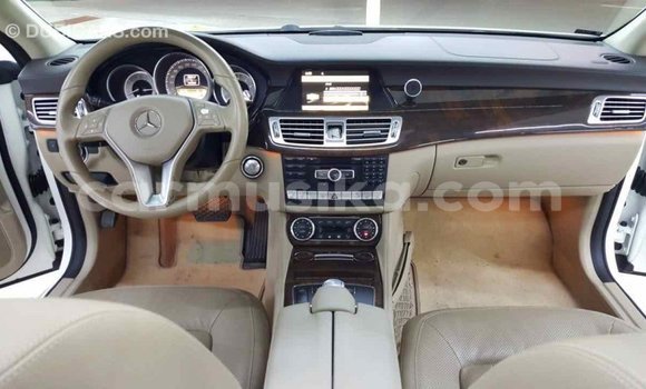 Nunua Imported Mercedes‒Benz 190 (W201) Nyeupe Gari ndani ya Import - Dubai nchini Harare Nunua Imported Mercedes‒Benz 190 (W201) Nyeupe Gari ndani ya Import - Dubai nchini Harare