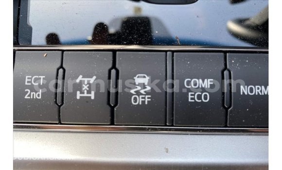 Tenga Imported Toyota Land Cruiser Nhema Mota in Import - Dubai in Harare Tenga Imported Toyota Land Cruiser Nhema Mota in Import - Dubai in Harare