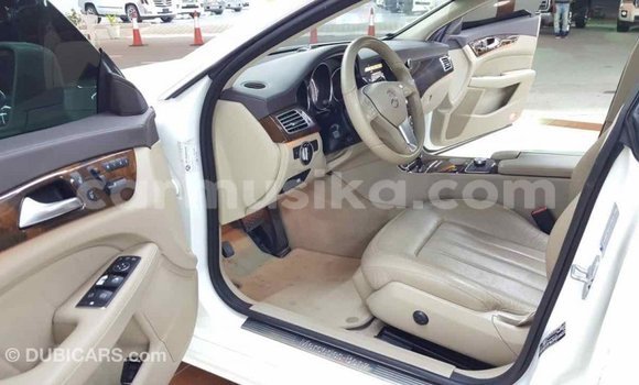 Nunua Imported Mercedes‒Benz 190 (W201) Nyeupe Gari ndani ya Import - Dubai nchini Harare Nunua Imported Mercedes‒Benz 190 (W201) Nyeupe Gari ndani ya Import - Dubai nchini Harare