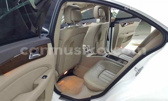 Nunua Imported Mercedes‒Benz 190 (W201) Nyeupe Gari ndani ya Import - Dubai nchini Harare Nunua Imported Mercedes‒Benz 190 (W201) Nyeupe Gari ndani ya Import - Dubai nchini Harare