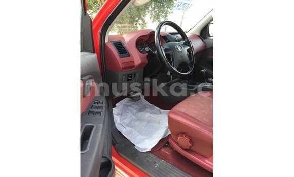Tenga Imported Toyota Hilux Tsvuku Mota in Import - Dubai in Harare Tenga Imported Toyota Hilux Tsvuku Mota in Import - Dubai in Harare
