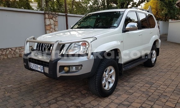 Acheter Occasion Voiture Toyota Land Cruiser Prado Blanc à Beitbridge, Matabeleland South Acheter Occasion Voiture Toyota Land Cruiser Prado Blanc à Beitbridge, Matabeleland South