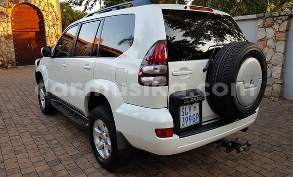 Acheter Occasion Voiture Toyota Land Cruiser Prado Blanc à Beitbridge, Matabeleland South Acheter Occasion Voiture Toyota Land Cruiser Prado Blanc à Beitbridge, Matabeleland South