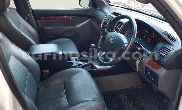 Acheter Occasion Voiture Toyota Land Cruiser Prado Blanc à Beitbridge, Matabeleland South Acheter Occasion Voiture Toyota Land Cruiser Prado Blanc à Beitbridge, Matabeleland South