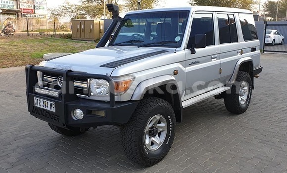 Acheter Occasion Voiture Toyota Land Cruiser Gris à Beitbridge, Matabeleland South Acheter Occasion Voiture Toyota Land Cruiser Gris à Beitbridge, Matabeleland South