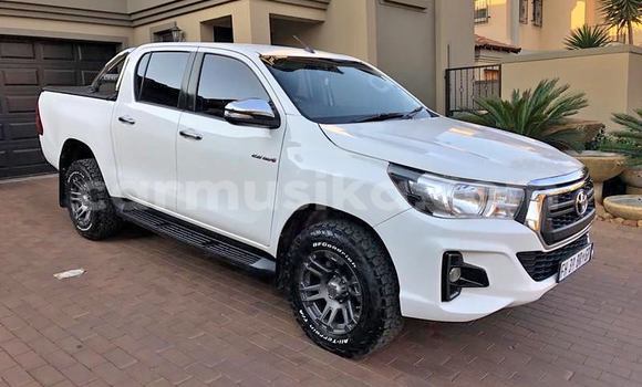 Buy Used Toyota Hilux White Car in Beitbridge in Matabeleland South Buy Used Toyota Hilux White Car in Beitbridge in Matabeleland South