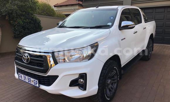 Buy Used Toyota Hilux White Car in Beitbridge in Matabeleland South Buy Used Toyota Hilux White Car in Beitbridge in Matabeleland South