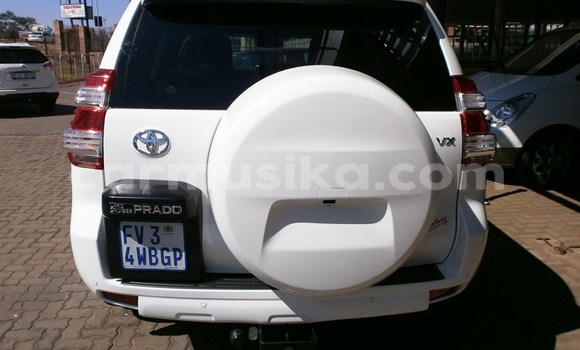 Acheter Occasion Voiture Toyota Land Cruiser Prado Blanc à Beitbridge, Matabeleland South Acheter Occasion Voiture Toyota Land Cruiser Prado Blanc à Beitbridge, Matabeleland South
