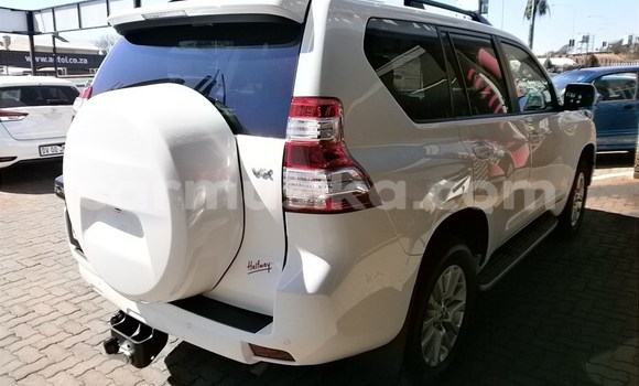 Acheter Occasion Voiture Toyota Land Cruiser Prado Blanc à Beitbridge, Matabeleland South Acheter Occasion Voiture Toyota Land Cruiser Prado Blanc à Beitbridge, Matabeleland South