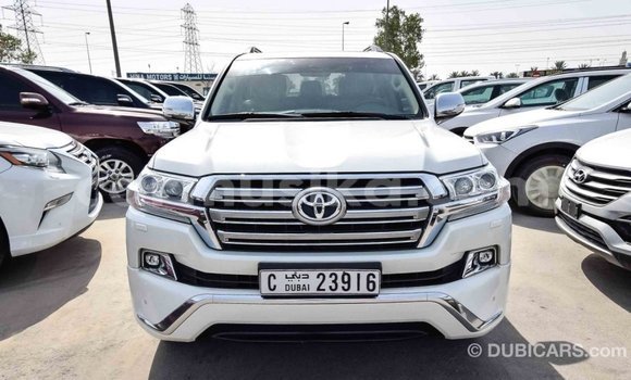 Acheter Import Voiture Toyota Land Cruiser Blanc à Import - Dubai, Harare Acheter Import Voiture Toyota Land Cruiser Blanc à Import - Dubai, Harare