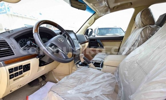 Acheter Import Voiture Toyota Land Cruiser Blanc à Import - Dubai, Harare Acheter Import Voiture Toyota Land Cruiser Blanc à Import - Dubai, Harare