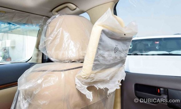 Acheter Import Voiture Toyota Land Cruiser Blanc à Import - Dubai, Harare Acheter Import Voiture Toyota Land Cruiser Blanc à Import - Dubai, Harare