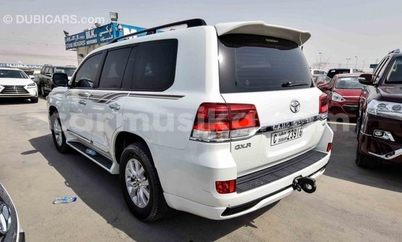 Acheter Import Voiture Toyota Land Cruiser Blanc à Import - Dubai, Harare Acheter Import Voiture Toyota Land Cruiser Blanc à Import - Dubai, Harare