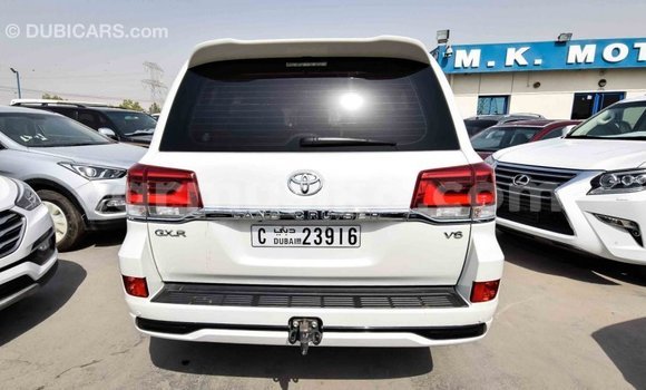 Acheter Import Voiture Toyota Land Cruiser Blanc à Import - Dubai, Harare Acheter Import Voiture Toyota Land Cruiser Blanc à Import - Dubai, Harare
