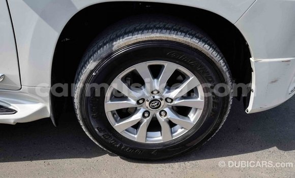 Acheter Import Voiture Toyota Land Cruiser Blanc à Import - Dubai, Harare Acheter Import Voiture Toyota Land Cruiser Blanc à Import - Dubai, Harare