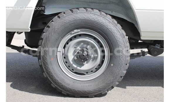 Nunua Imported Toyota Land Cruiser Nyeupe Gari ndani ya Import - Dubai nchini Harare Nunua Imported Toyota Land Cruiser Nyeupe Gari ndani ya Import - Dubai nchini Harare