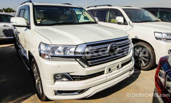 Tenga Imported Toyota Land Cruiser Chena Mota in Import - Dubai in Harare Tenga Imported Toyota Land Cruiser Chena Mota in Import - Dubai in Harare
