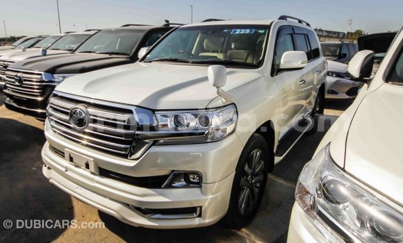 Tenga Imported Toyota Land Cruiser Chena Mota in Import - Dubai in Harare Tenga Imported Toyota Land Cruiser Chena Mota in Import - Dubai in Harare