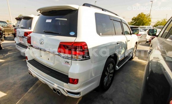 Tenga Imported Toyota Land Cruiser Chena Mota in Import - Dubai in Harare Tenga Imported Toyota Land Cruiser Chena Mota in Import - Dubai in Harare