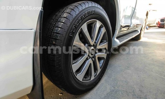 Tenga Imported Toyota Land Cruiser Chena Mota in Import - Dubai in Harare Tenga Imported Toyota Land Cruiser Chena Mota in Import - Dubai in Harare