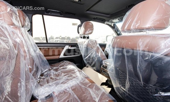 Acheter Import Voiture Toyota Land Cruiser Noir à Import - Dubai, Harare Acheter Import Voiture Toyota Land Cruiser Noir à Import - Dubai, Harare