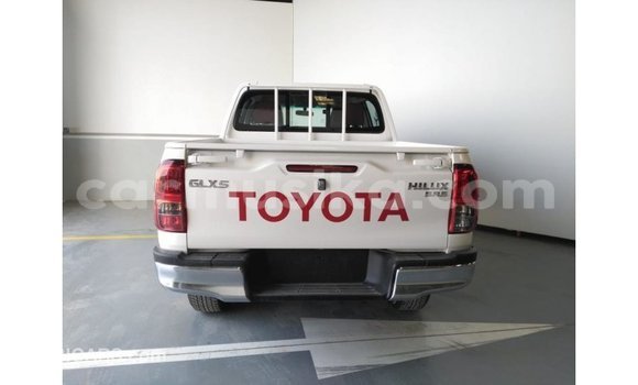 Acheter Import Voiture Toyota Hilux Blanc à Import - Dubai, Harare Acheter Import Voiture Toyota Hilux Blanc à Import - Dubai, Harare