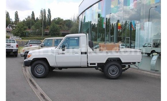 Acheter Import Voiture Toyota Land Cruiser Blanc à Import - Dubai, Harare Acheter Import Voiture Toyota Land Cruiser Blanc à Import - Dubai, Harare