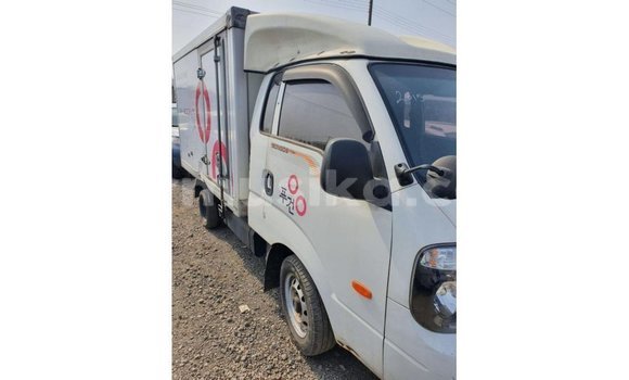 Tenga Imported Kia Carens Chena Mota in Import - Dubai in Harare Tenga Imported Kia Carens Chena Mota in Import - Dubai in Harare