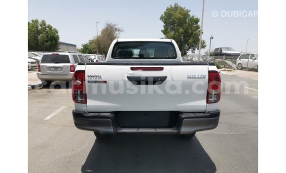 Acheter Import Voiture Toyota Hilux Blanc à Import - Dubai, Harare Acheter Import Voiture Toyota Hilux Blanc à Import - Dubai, Harare