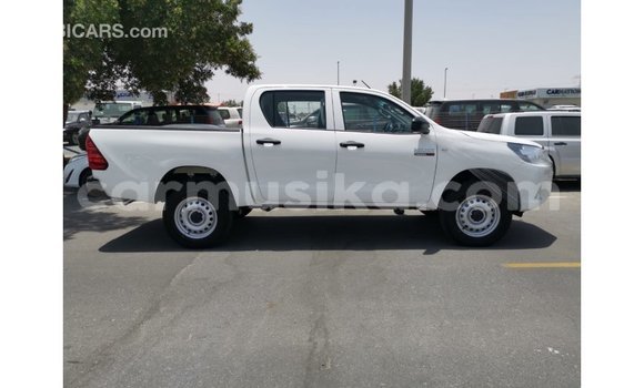 Acheter Import Voiture Toyota Hilux Blanc à Import - Dubai, Harare Acheter Import Voiture Toyota Hilux Blanc à Import - Dubai, Harare