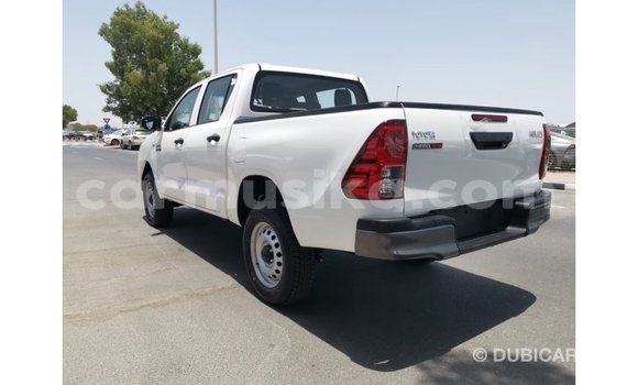 Acheter Import Voiture Toyota Hilux Blanc à Import - Dubai, Harare Acheter Import Voiture Toyota Hilux Blanc à Import - Dubai, Harare